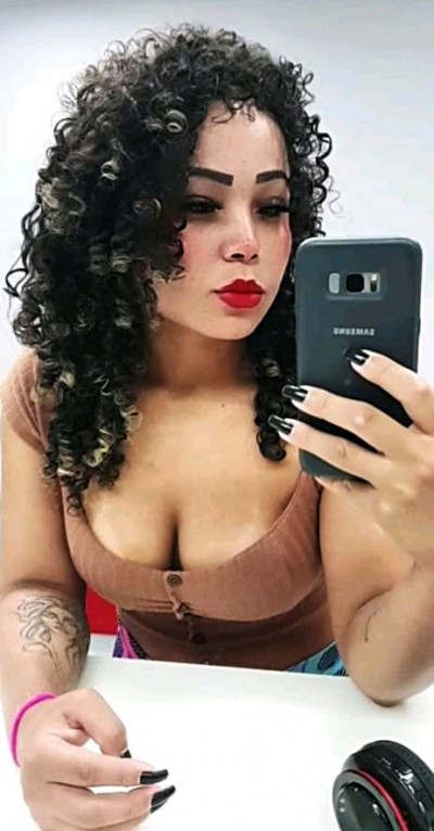mujer-morena-ricura-tetitas-culito-te-espero