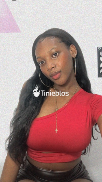 negra-latina-juguetona-con-unas-grandes-tetas