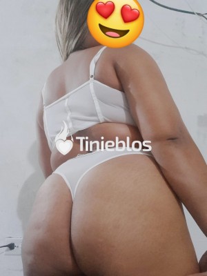 hola-soy-carol-una-morena-gorditha-y-aqui-estoy-para-cumplir-tis-fetiches