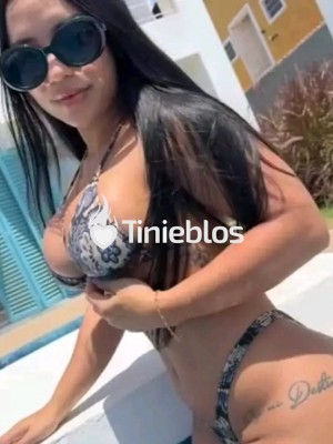 atractiva-complaciente-estrechita-disfrutemos-de-mis-ricos-servicio